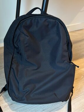 Black Moment Everything 21 liter backpack excellent condition